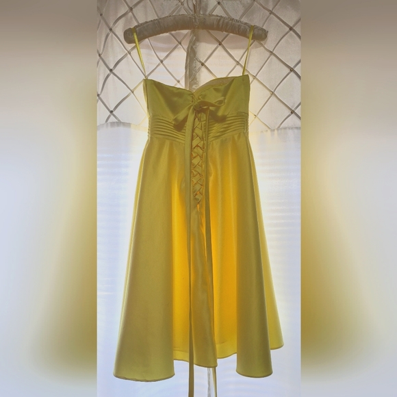 Modern Maids dress and shawl, yellow, size 4 - Picture 2 of 5